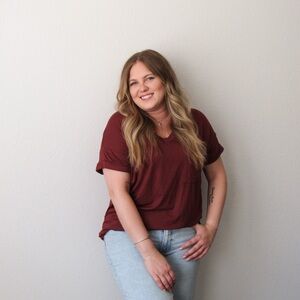 The Linden T-Shirt - MAROON